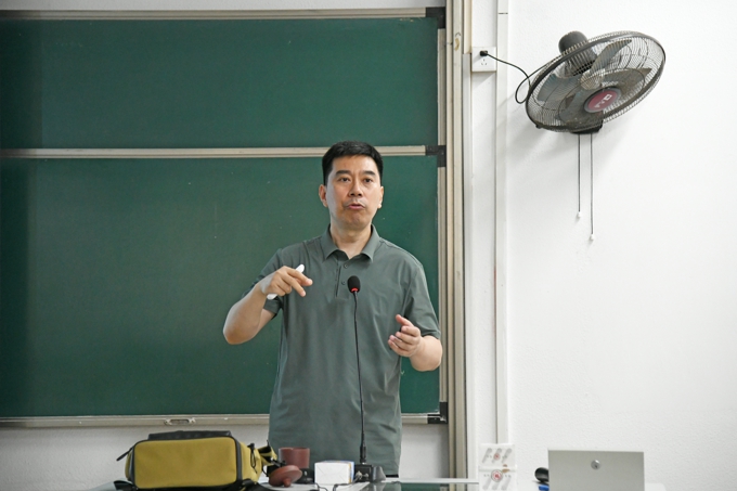 无锡太湖学院邀请名家大师为2024级新生讲授通识课6.jpg