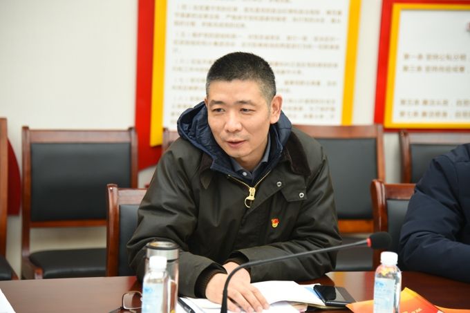 我校召开党委理论学习中心组学习会2.jpg