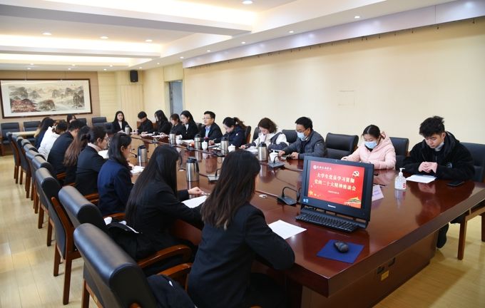 我校召开学习宣传贯彻党的二十大精神学生党员座谈会5.jpg