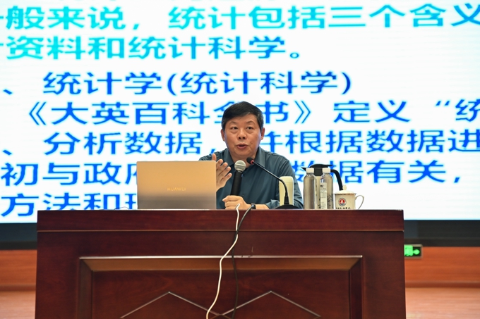 无锡太湖学院邀请名家大师为2024级新生讲授通识课12.jpg