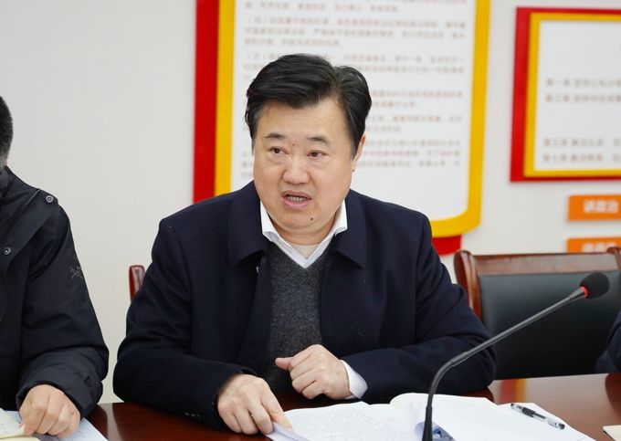 我校召开党委理论学习中心组(扩大)学习会2.jpg