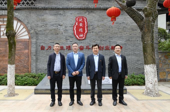 无锡太湖学院党委理论学习中心组赴延安精神无锡学习天地开展现场学习2.jpg