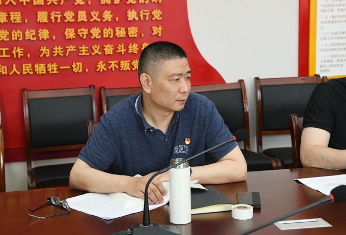 我校召开党委理论学习中心组学习会4.jpg