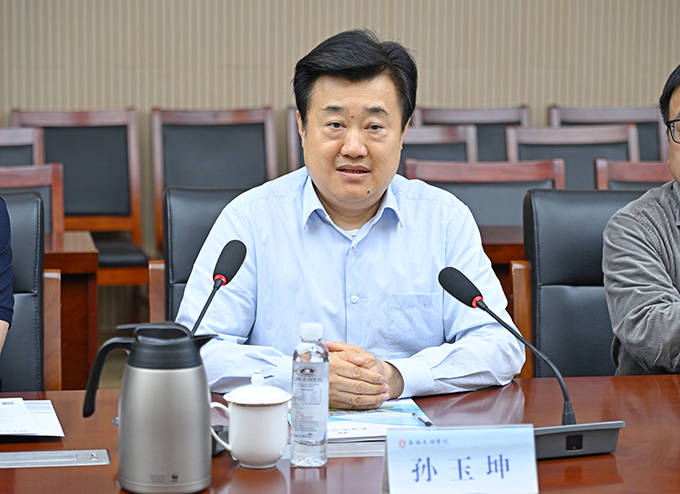 太湖学院与新华网江苏公司签署合作协议3.jpg