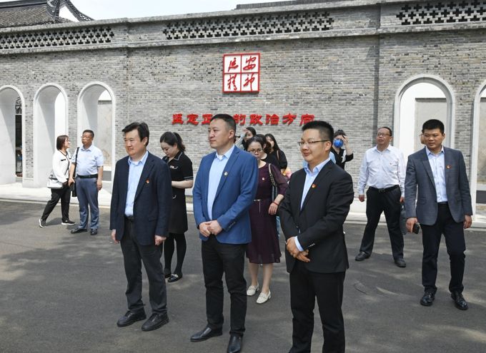 无锡太湖学院党委理论学习中心组赴延安精神无锡学习天地开展现场学习3.jpg