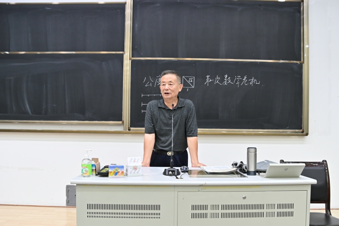 无锡太湖学院邀请名家大师为2024级新生讲授通识课11.jpg