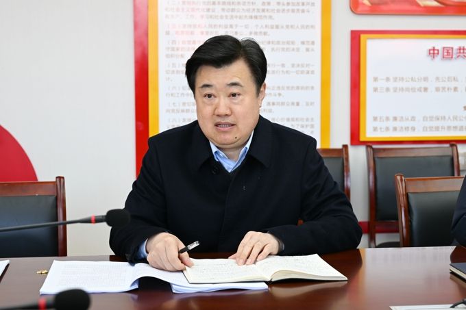 我校召开2024年3月党委理论学习中心组(扩大)学习会2.jpg