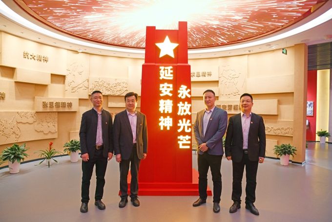 无锡太湖学院党委理论学习中心组赴延安精神无锡学习天地开展现场学习4.jpg