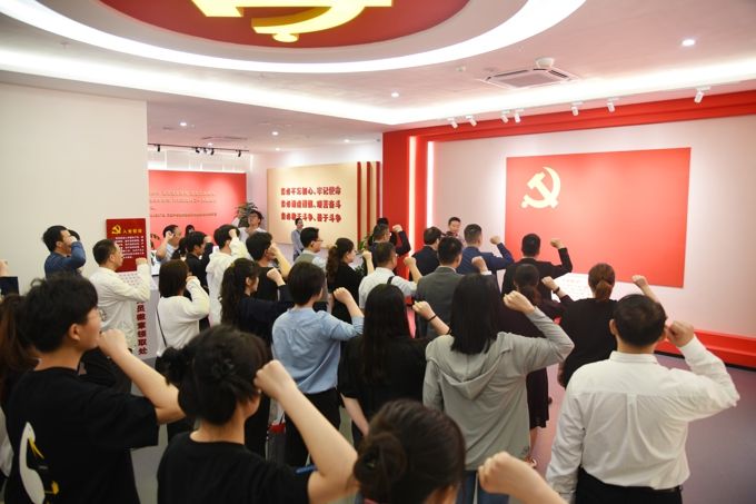 无锡太湖学院党委理论学习中心组赴延安精神无锡学习天地开展现场学习7.jpg