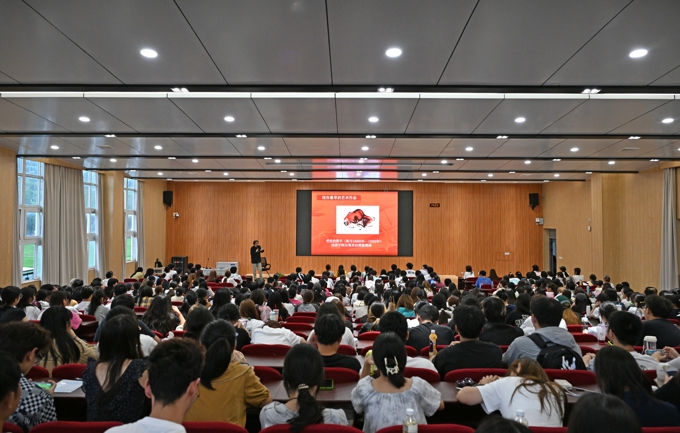 无锡太湖学院邀请名家大师为2024级新生讲授通识课27.jpg