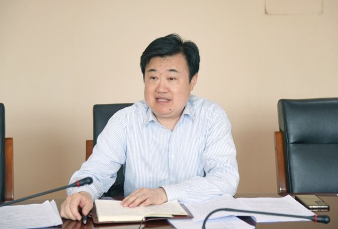 我校召开2024年5月党委理论学习中心组(扩大)学习会2.jpg