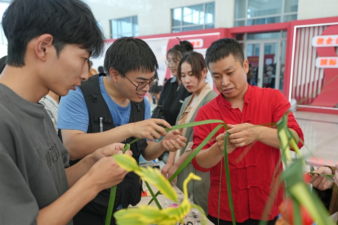 我校举办“五音和鸣·非遗共绎”主题文化活动12.jpg