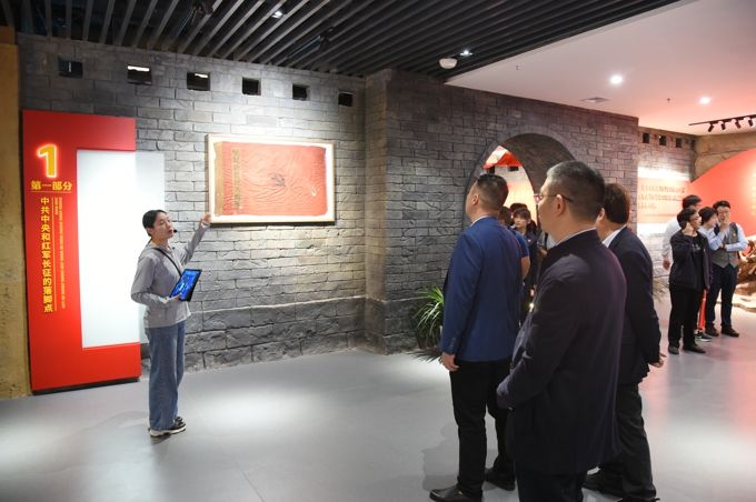 无锡太湖学院党委理论学习中心组赴延安精神无锡学习天地开展现场学习6.jpg