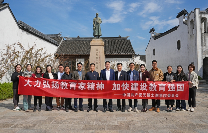 校党委理论学习中心组赴天上村前历史文化街区实地研学6.jpg