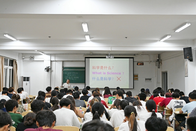 无锡太湖学院邀请名家大师为2024级新生讲授通识课20.jpg